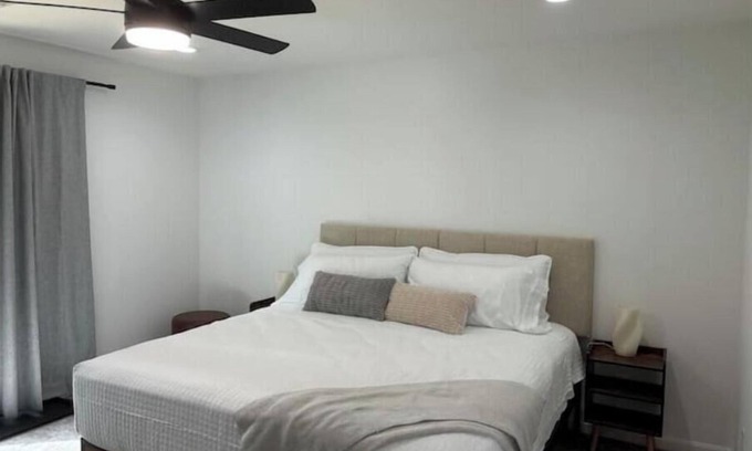 Franconia Apartment | Private entrance room,bath-pool