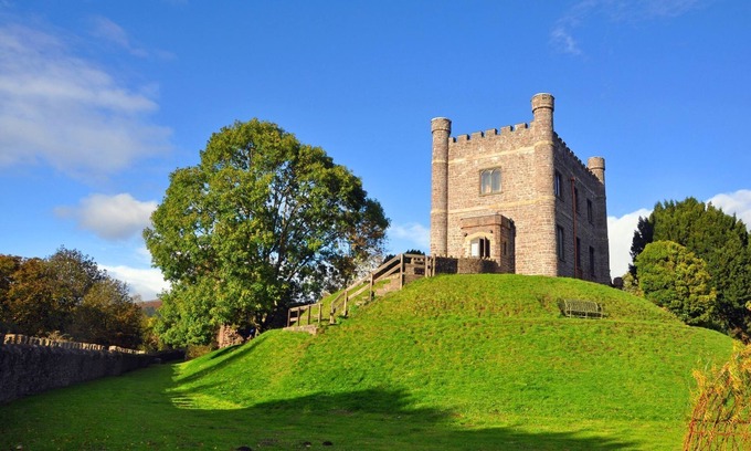 Abergavenny Apartment | Private Entrance with self check in