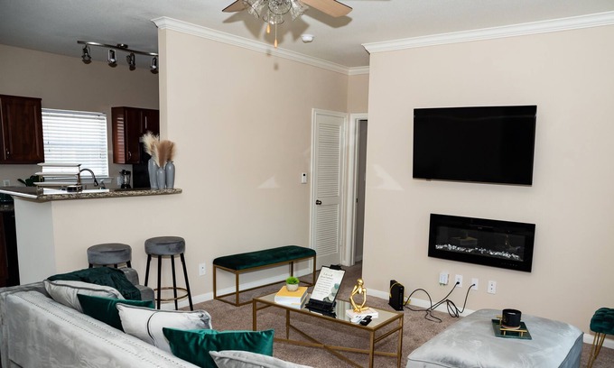 Barker House | Private Entry Cozy Townhome! w/ two car garage & close to airport!