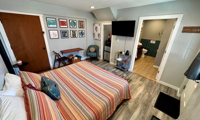 Dupont Apartment | Private Entry Modern Luxury Junior Guest Suite