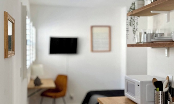 Los Angeles Apartment | Private Entry Studio with Modern Decor, Side Yard, Wifi, AC