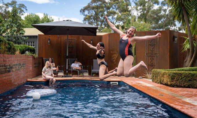Yarra Glen House | Private Estate 10 bedrooms, 27-30 pax, games room, bar, 9 bathrooms, spa suites