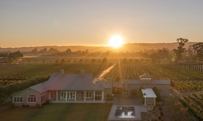 Sonoma House | Private Estate on Vineyard - The Attune Estate