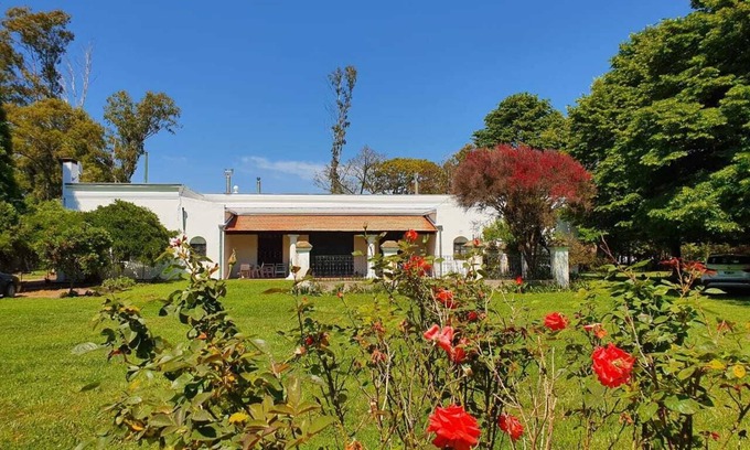 Chivilcoy House | Private Estate with large gardens, pool, wifi and animal farms
