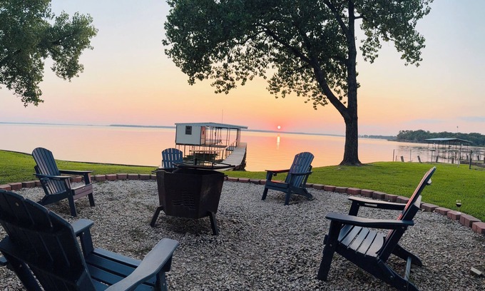 Lone Oak House | Private Fishing Dock, Swimming, Boat Lift, Fire Pit, Pavilion, & Game Room