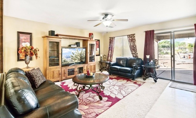 Oasis at Magic Ranch House | Private Florence Getaway 15 Minutes to Historic Downtown!