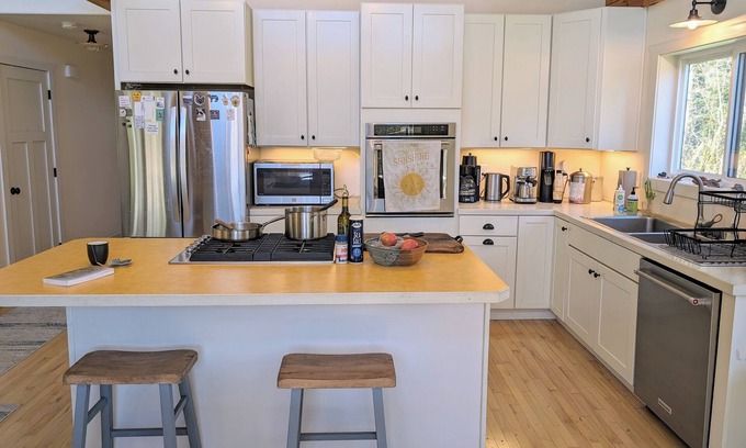 Stevenson House | Private forested retreat - Columbia River Gorge - Dogs welcome