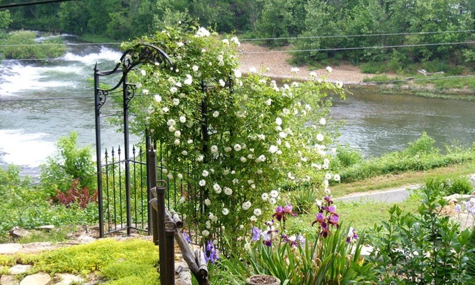 Hardy Villa | Private French Manior overlooking the Spring River