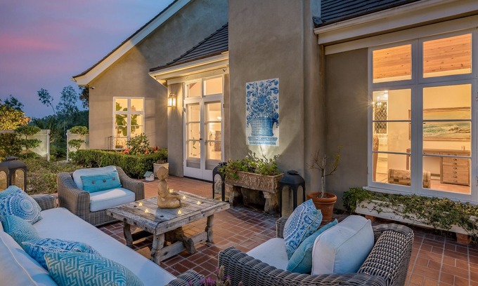 Covenant Other | Private French Cottage RSF close to walking trails, golf and 15 min to Beaches