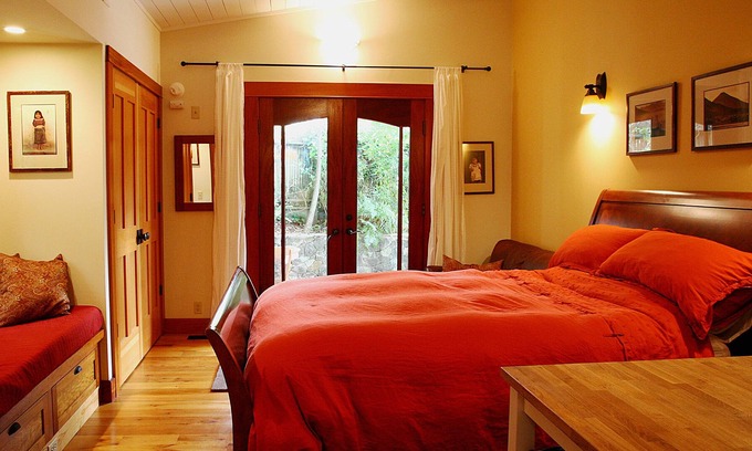 Jacoby Creek Apartment | Private garden, bathhouse luxury!