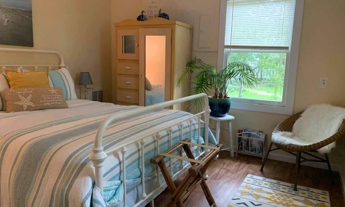 Southport House | Private Garden Cottage in the heart of Historic Southport!