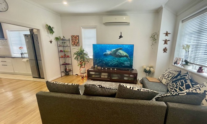 Mission Bay House | Private Garden Oasis Near the Beach