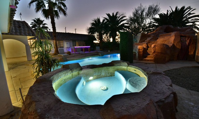 Green Valley House | Private gated Resort home near the strip! 3 NIGHT MIN