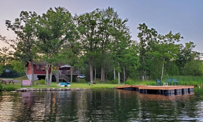 Trent Lakes Cottage | Private getaway on Lower Buckhorn Lake