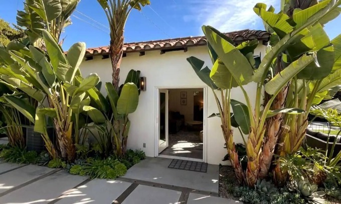 East San Roque House | Private Guest House - Central Location - Dog Friendly - Full Kitchen