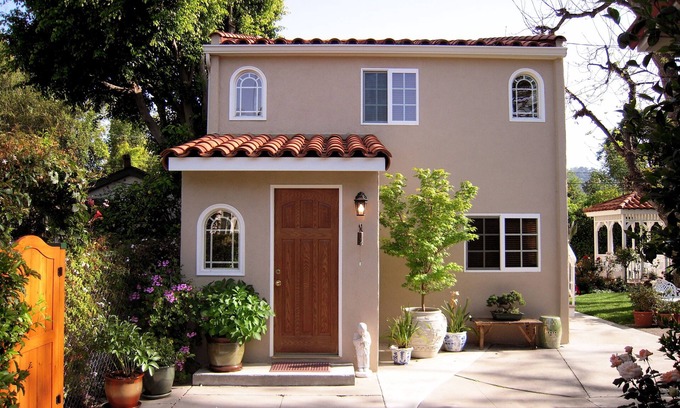 Sherman Oaks House | Private Guest House Great Gardens Swimming Pool
