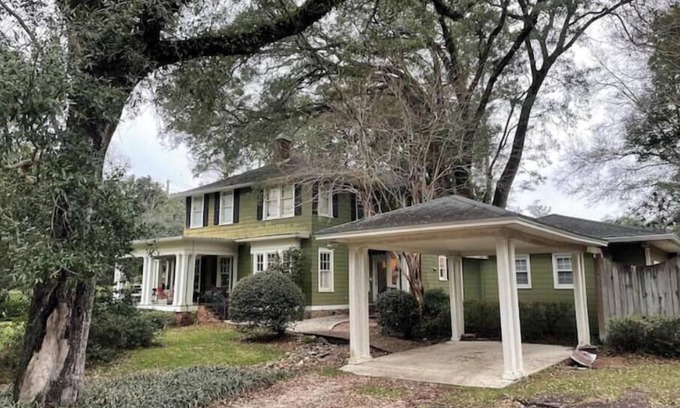 Killearn Estates House | Private guest house—beautiful and conveniently located with grand piano near I10