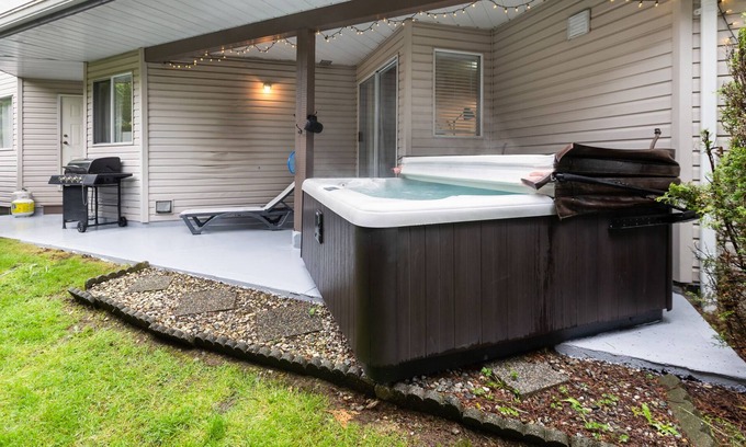 Townline Hill House | Private guest room with hot tub and full gym in Abbotsford