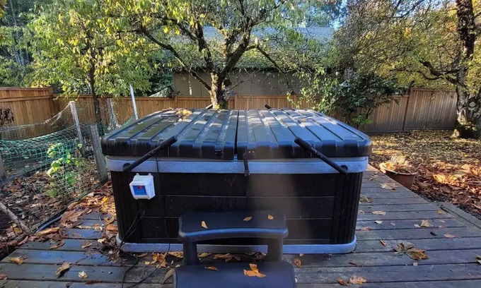 Port Alberni House | Private Guest Suite with Hot Tub - Close to Trails