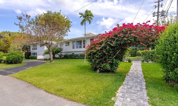 East Fort Lauderdale House | Private Guesthouse Walk to Ocean