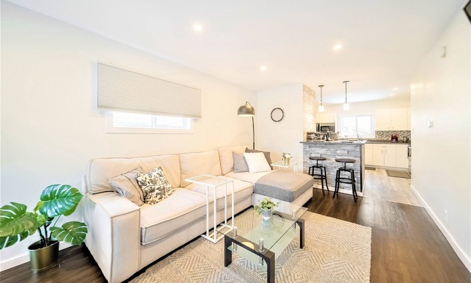 Winnipeg House | Private Gym & Dedicated Office Space.