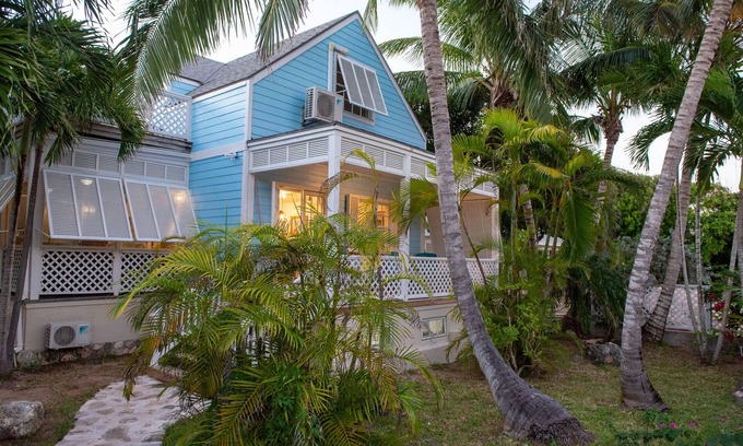 Dunmore Town House | Private Harbour Island Villa 200 steps from Pink Sands Beach