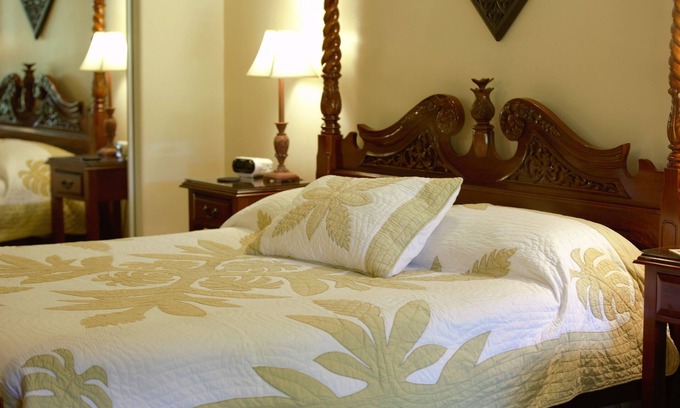 Papaikou House | Private Hawaiian style unit "Sleep Number" king bed with A/C