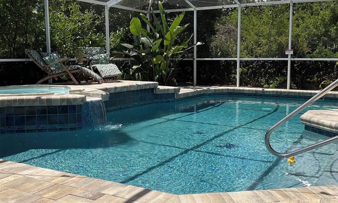 The Villages House | Private Heated Pool and Hottub , Pet Friendly, New Golf Cart , Close to shopping