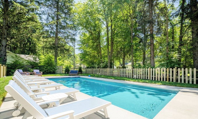 Harbert Cottage | Private Heated Pool and Hot Tub!