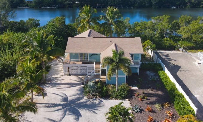 Cape Haze House | Private heated pool on Bocilla Lagoon!