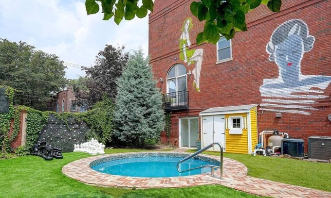 Southwark Apartment | Private Heated Swimming Pool! Society Hill Philadelphia!