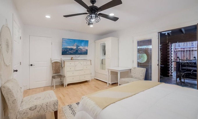 Yorba Linda House | private hidden cottage