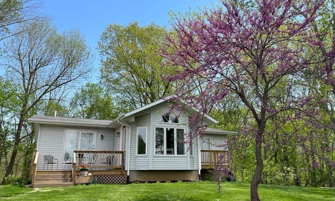 Iowa City House | Private Hilltop Country 3-Bedroom Home