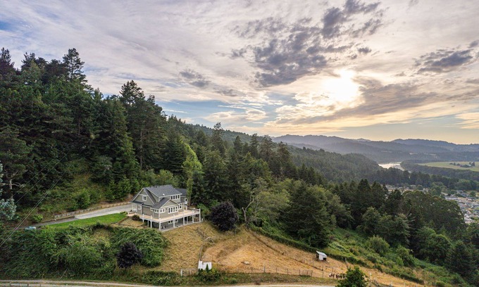 Rio Dell House | Private Hilltop House with Amazing Views! Close to Ave. of the Giants/State Park