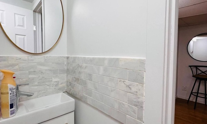 Medicine Hat House | Private Hillview Gateway