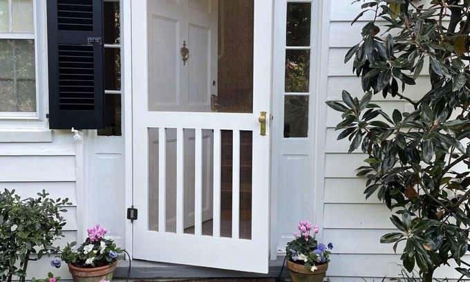 South of Broad Apartment | Private Historic 1770 Carriage House Located South Of Broad