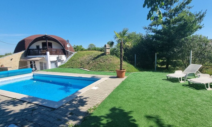 Balatonkiliti House | private holiday home for 8-10 people, pool, air conditioning,