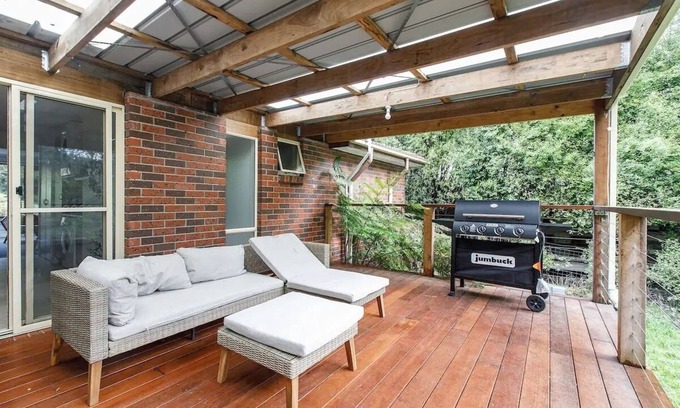 Cockatoo House | Private Holiday Home With Rain Forest Creek View