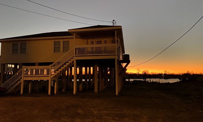 Barataria House | Private Home, Charter Fishing and Ecotourism. Only 25 miles to French Quarter.