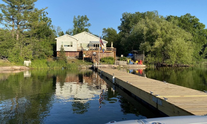 Grenell House | Private Home in the heart of the 1000 Islands!