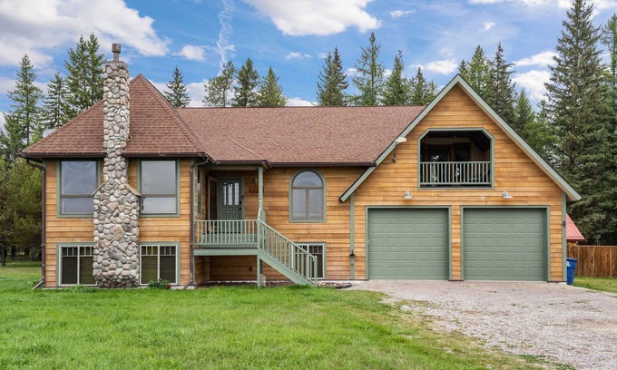 Whitefish House | Private Home - Mountain Views - Hot Tub