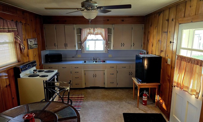 Botkins House | Private Home To View 2024 Solar Eclipse