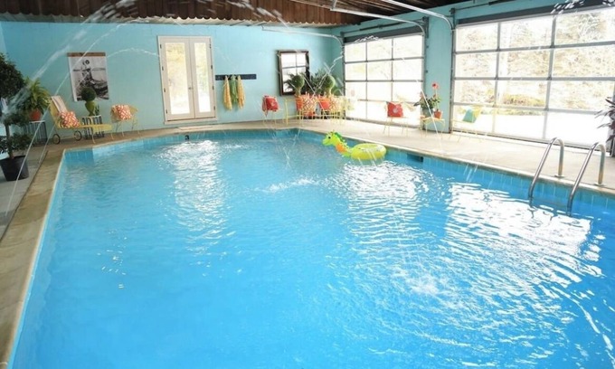 Oxford House | Private home with indoor pool -book your holiday stay