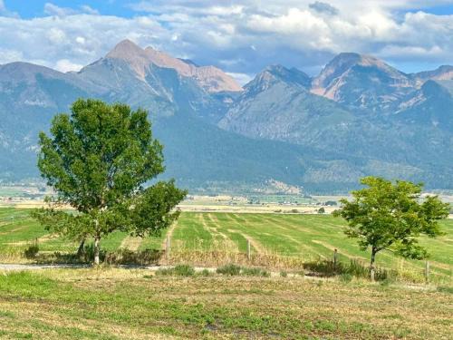 St. Ignatius House | Private Home With Amazing Mountain Views-Two Bedroom and Two Bath