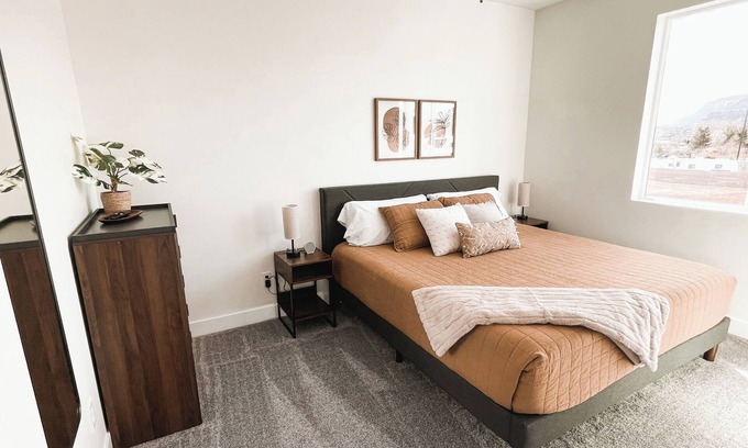 Kanab House | Private Hot Tub - 3br Townhouse - Sleeps 10