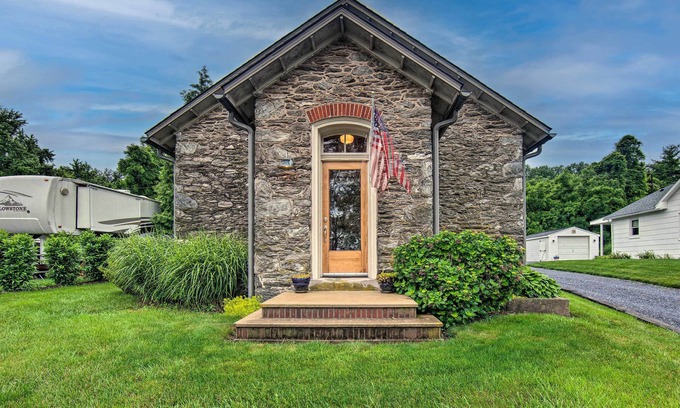 Wrightsville Cottage | Private Hot Tub at Cozy Wrightsville Cottage!