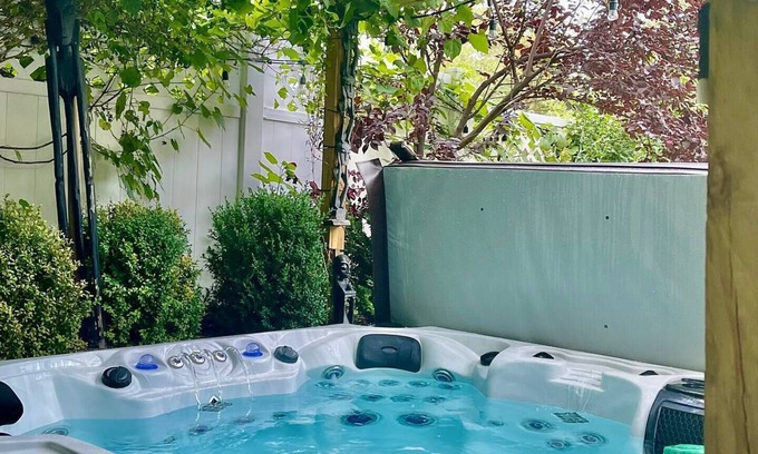 Smyrna House | Private HOT TUB - Blue Lake Paradise - SLEEPS 4