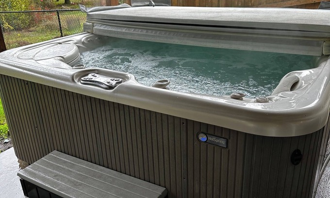 Mill Plain Apartment | Private Hot Tub, Charming 1-bedroom apartment in delightful Vancouver with WiFi