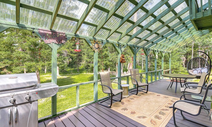 Lincoln House | Private Hot Tub: 'Enchanted Hideaway' in Lincoln!
