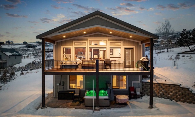 Sweetwater House | Private Hot Tub! Ideal Beach! Lake Views!